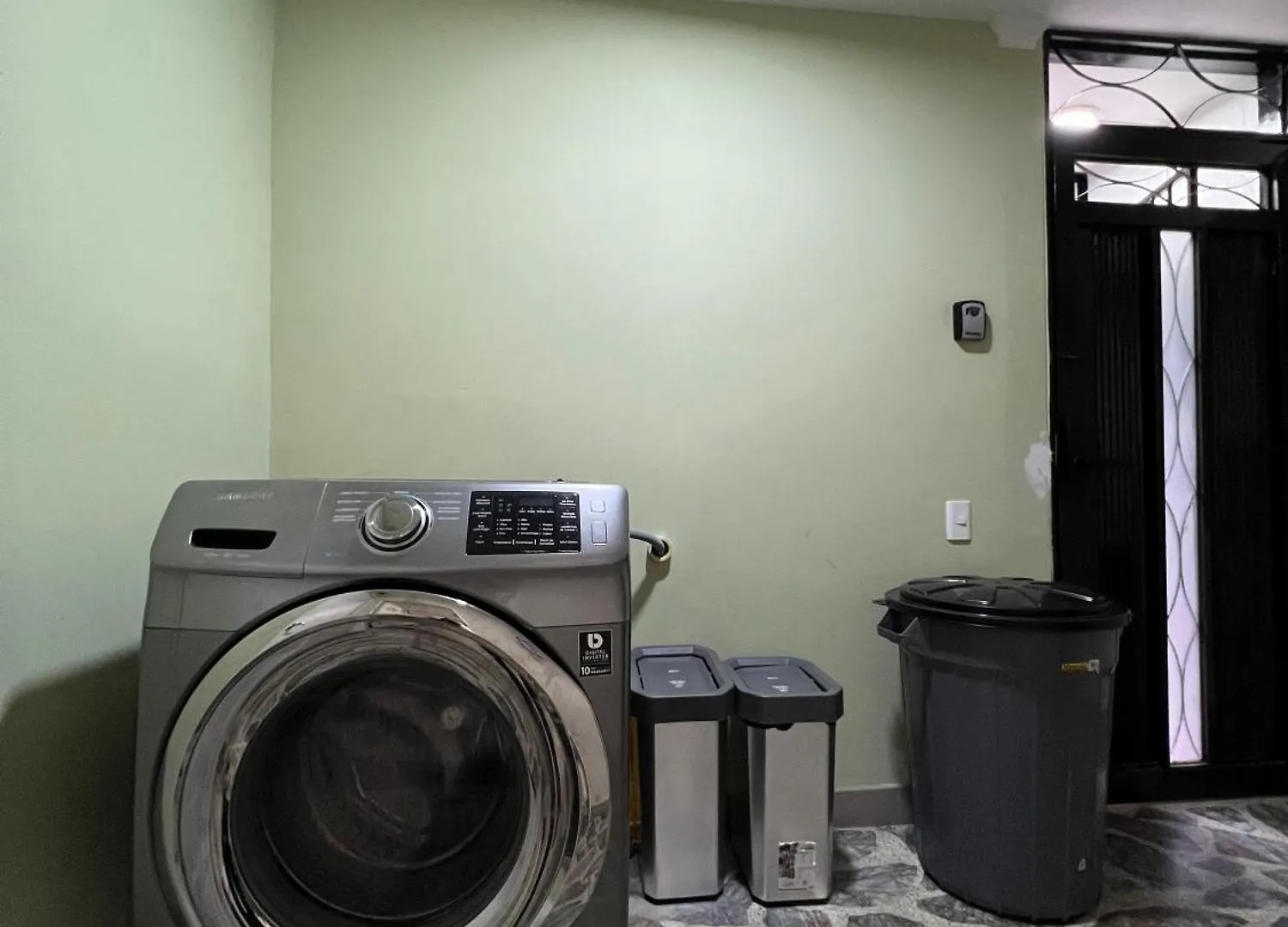 Apartment Aparta Estudio Cerca Al Parque Lleras M202 By Roots Rentals Medellin Colombia