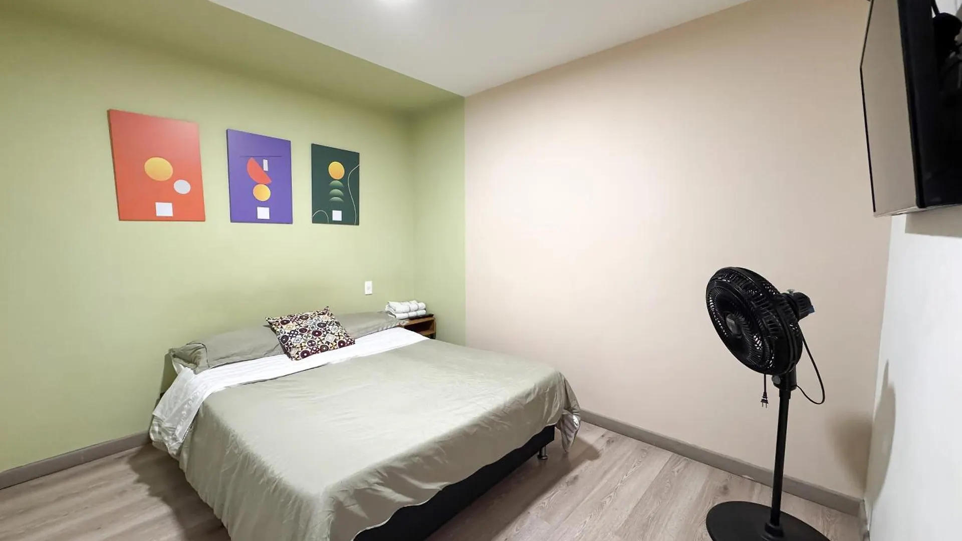 Aparta Estudio Cerca Al Parque Lleras M202 By Roots Rentals Medellin