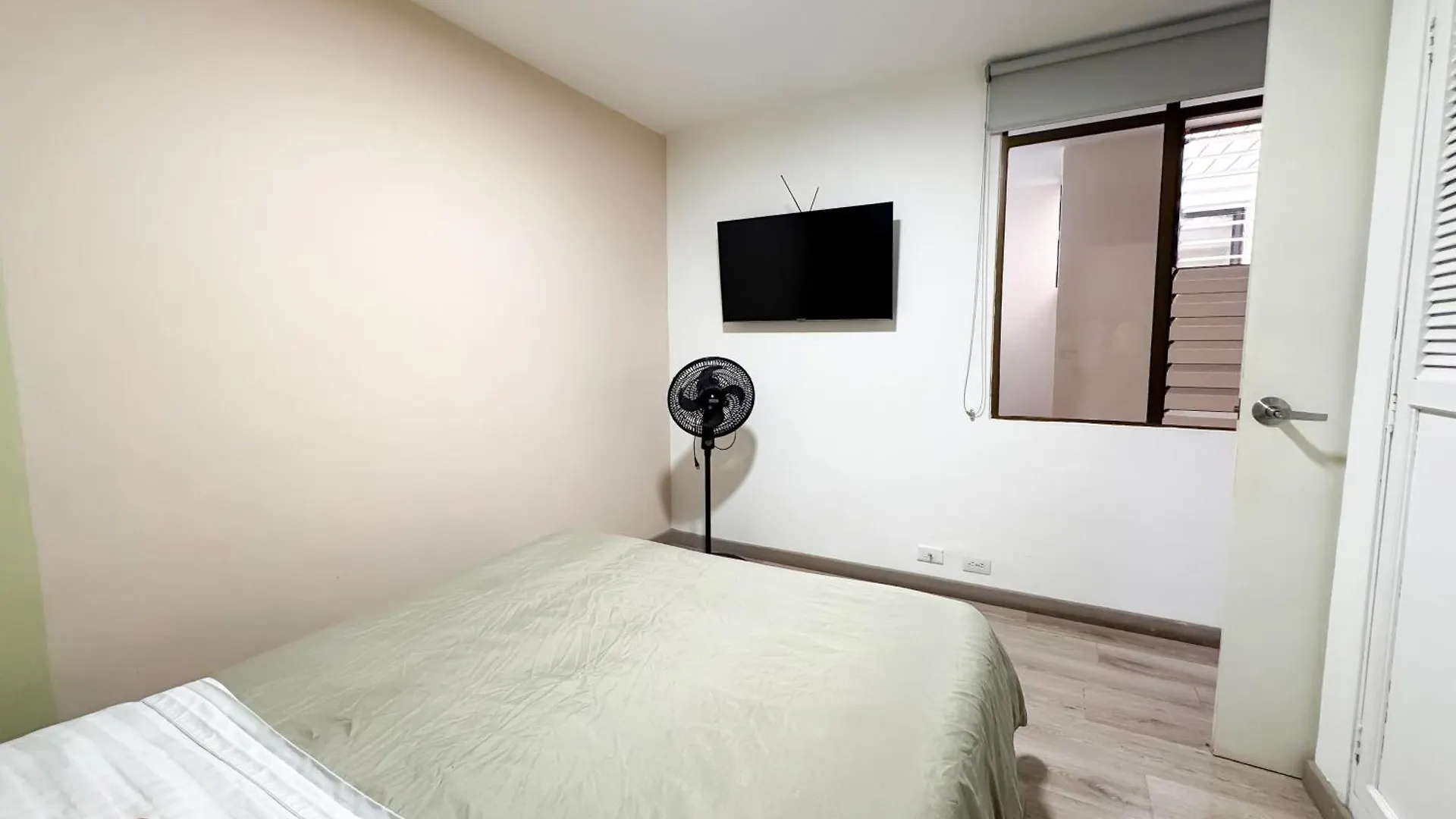 Apartment Aparta Estudio Cerca Al Parque Lleras M202 By Roots Rentals Medellin
